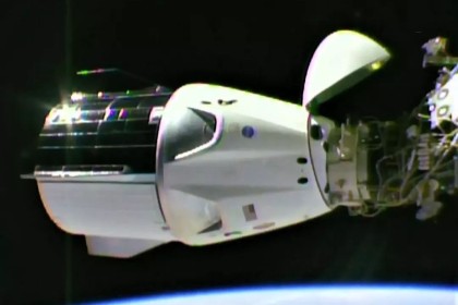 降落伞连续7组测试成功 龙飞船距离载人飞行只有一步之遥