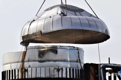 马斯克官泄星际飞船顶部液氧罐 球状造型更像死星 星虫宝宝已拆解